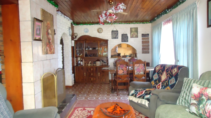 4 Bedroom Property for Sale in Pineview Western Cape